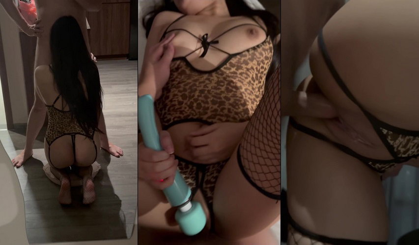 Bướm em múp quá chim anh không đủ chịch phải dùng kèm thêm 2 cái sextoy nữa